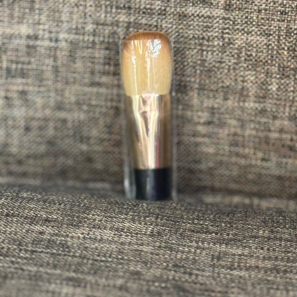 Authentic&Original CHANEL Beautiful Gold & Black Foundation/Blush / Powder Brush